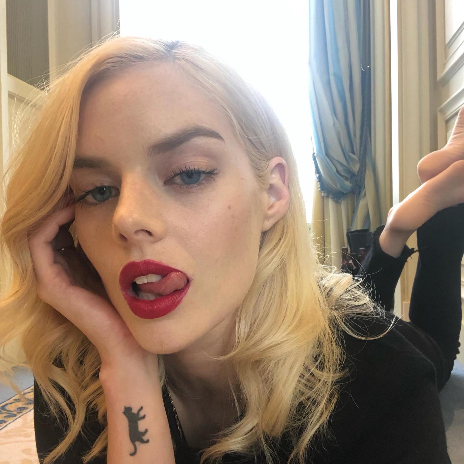 Samara Weaving cum tribute #h7Pa5OpF