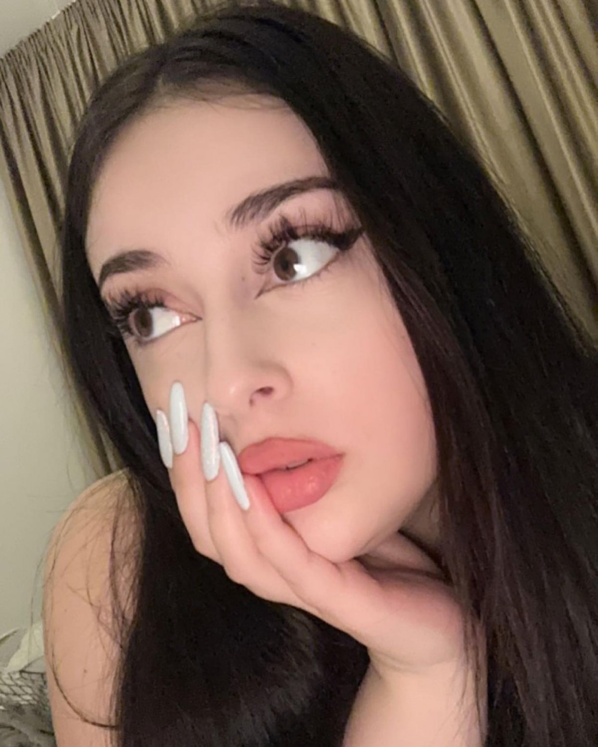 s4rah wh1te 1 #ddZiy3QL