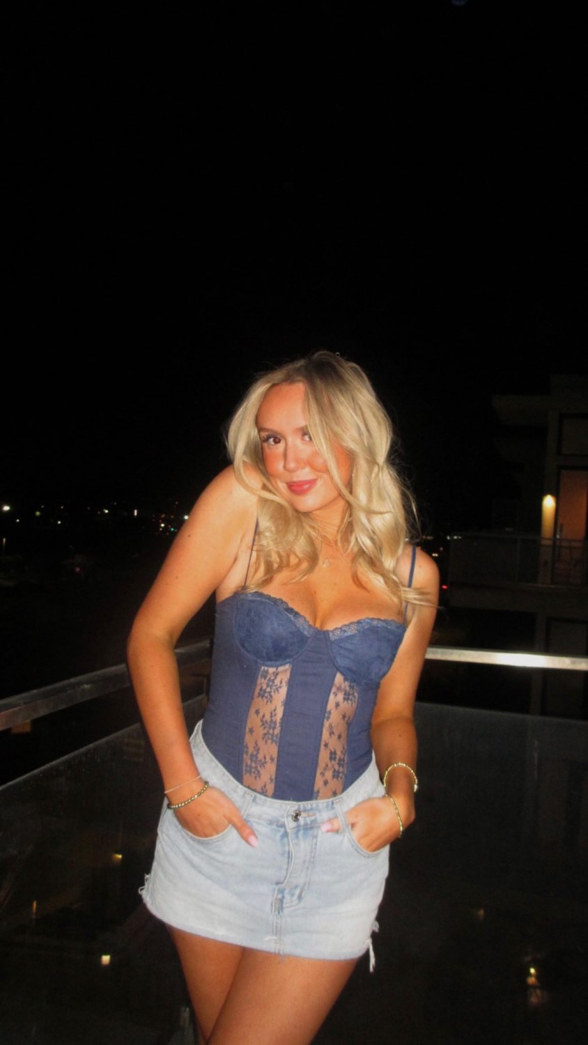 Sexy big tit blonde teen Carly #JMWHgCDj