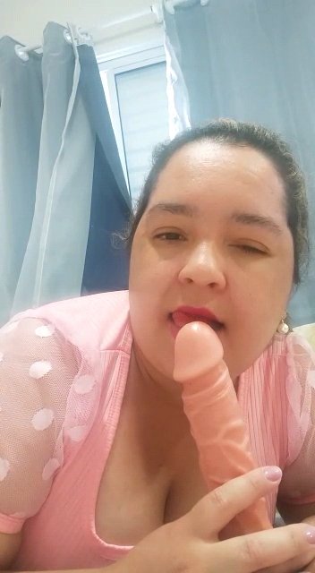Casada que quer ser famosa mandou fotos pagando boquete e tomando gozada na cara #NEFFc8Bv