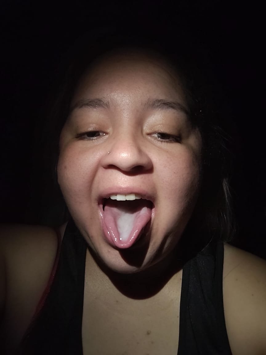 Casada que quer ser famosa mandou fotos pagando boquete e tomando gozada na cara #WpbVgr7I