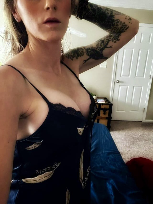 Long Legs On Slutty Blonde Big Tit MILF #dlTpRfbE