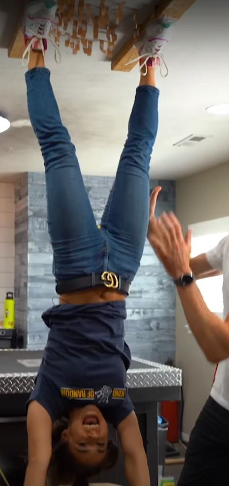 Famous Youtuber Grace from The King of Random #LB8NU3is