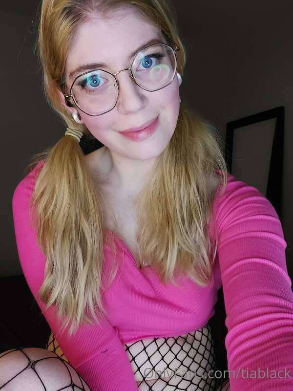 delicious pink pussy tiablack ready to be eaten #dBePP8Vs