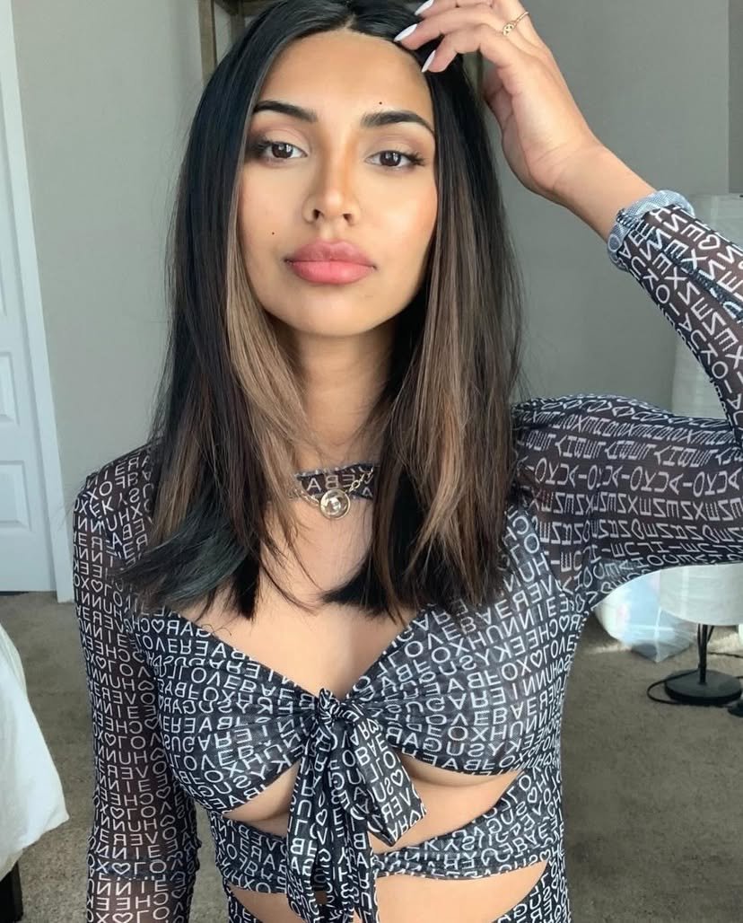 r0xa@nne @hm@d #nQwVZW2B