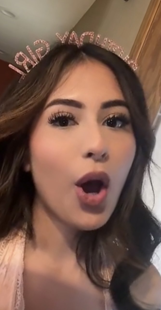 Latina gets cumshot on her birthday #qUETiEnz